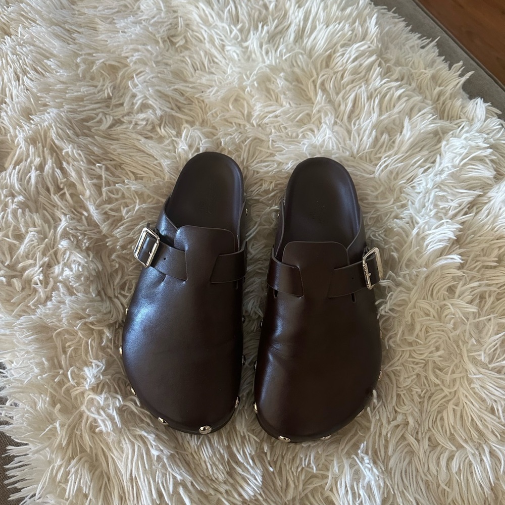 Women’s universal thread clogs
